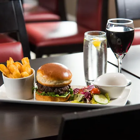 فندق هوليداي إن إكسبرس سيتي سنتر 3*