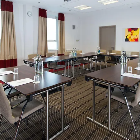 Express Centre By Ihg Отель 3*