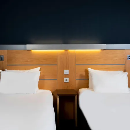 Отель Express Centre By Ihg 3*