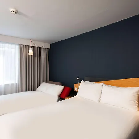 Express Centre By Ihg Hotel 3*
