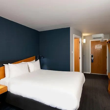 Hotel Express Centre By Ihg 3*