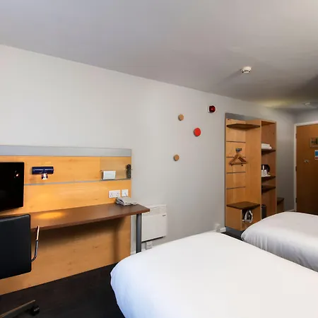 Express Centre By Ihg Hotel 3*