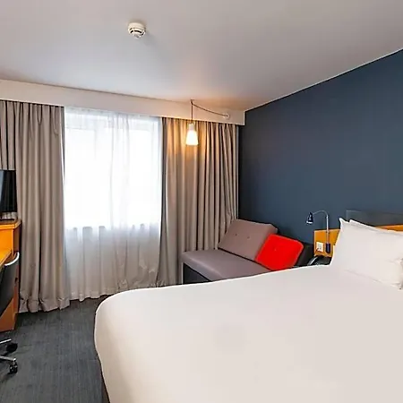Express Centre By Ihg Hotel 3*