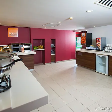 هوليداي إن إكسبرس سيتي سنتر 3*