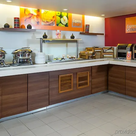 هوليداي إن إكسبرس سيتي سنتر 3*