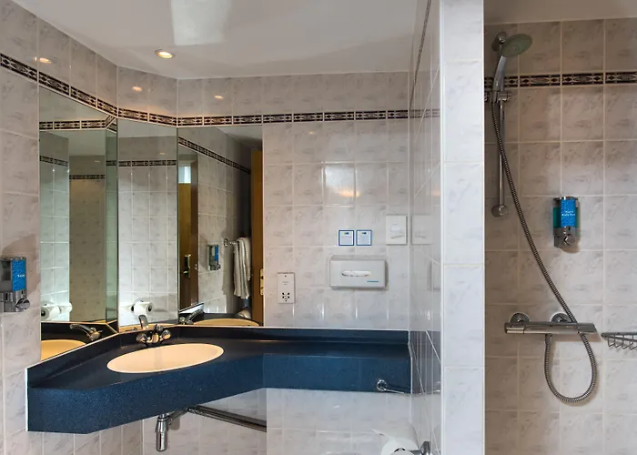 Express Centre By Ihg 3*