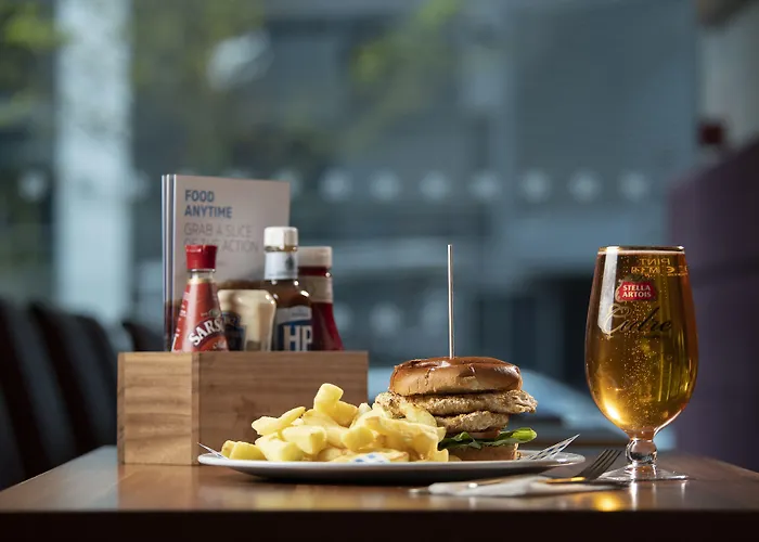 Готель Express Centre By Ihg