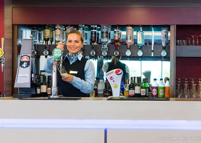 호텔 홀리데이 인 익스프레스 시티 센터 3*