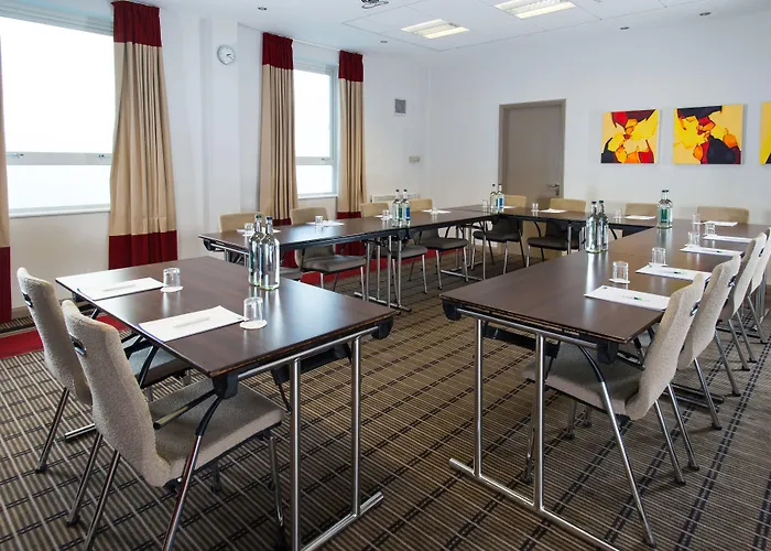 Express Centre By Ihg Hotel 3*