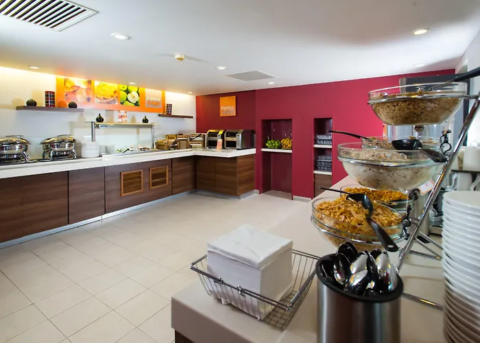 Hotel Express Centre By Ihg 3*