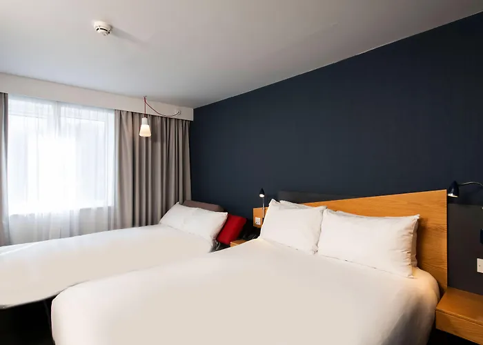 Express Centre By Ihg Hotel 3*