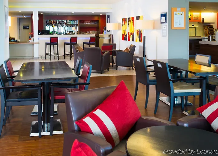 Express Centre By Ihg Hotel 3*