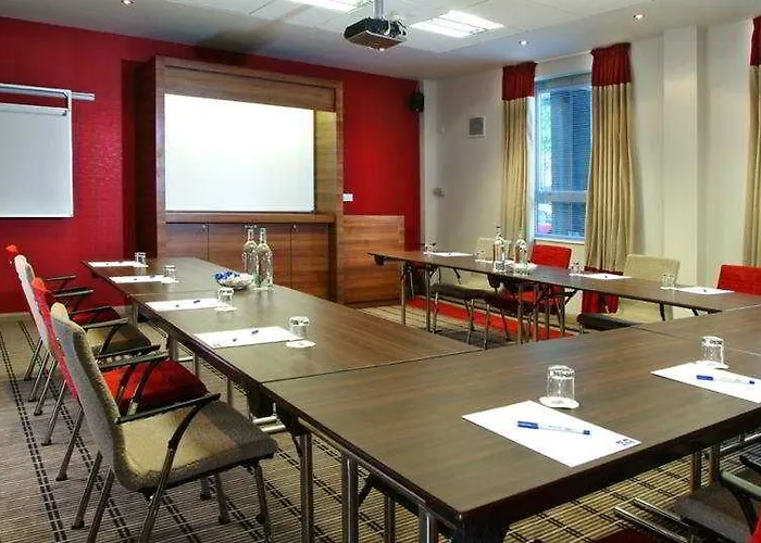 Express Centre By Ihg Hotel 3*